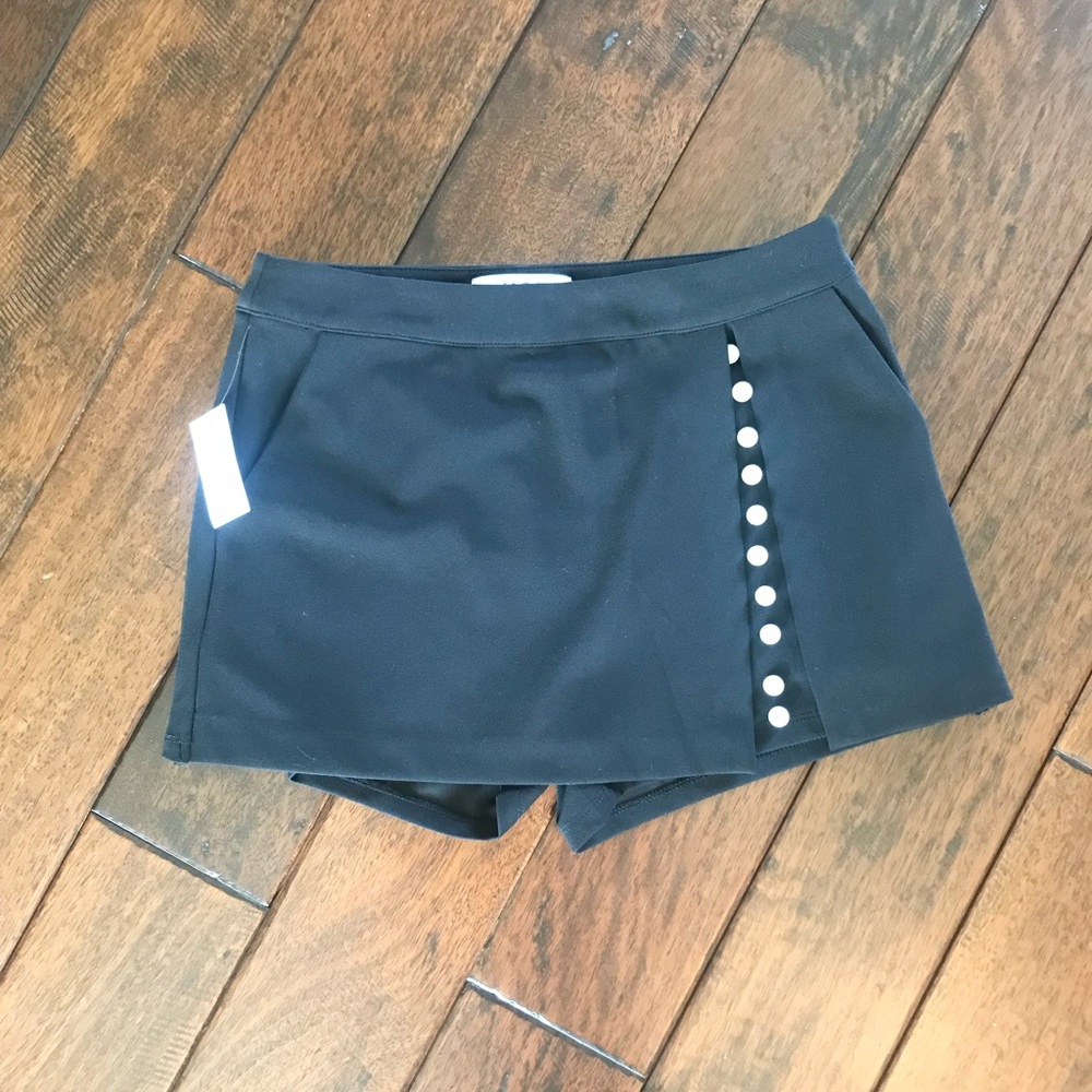 MOD Black Skort